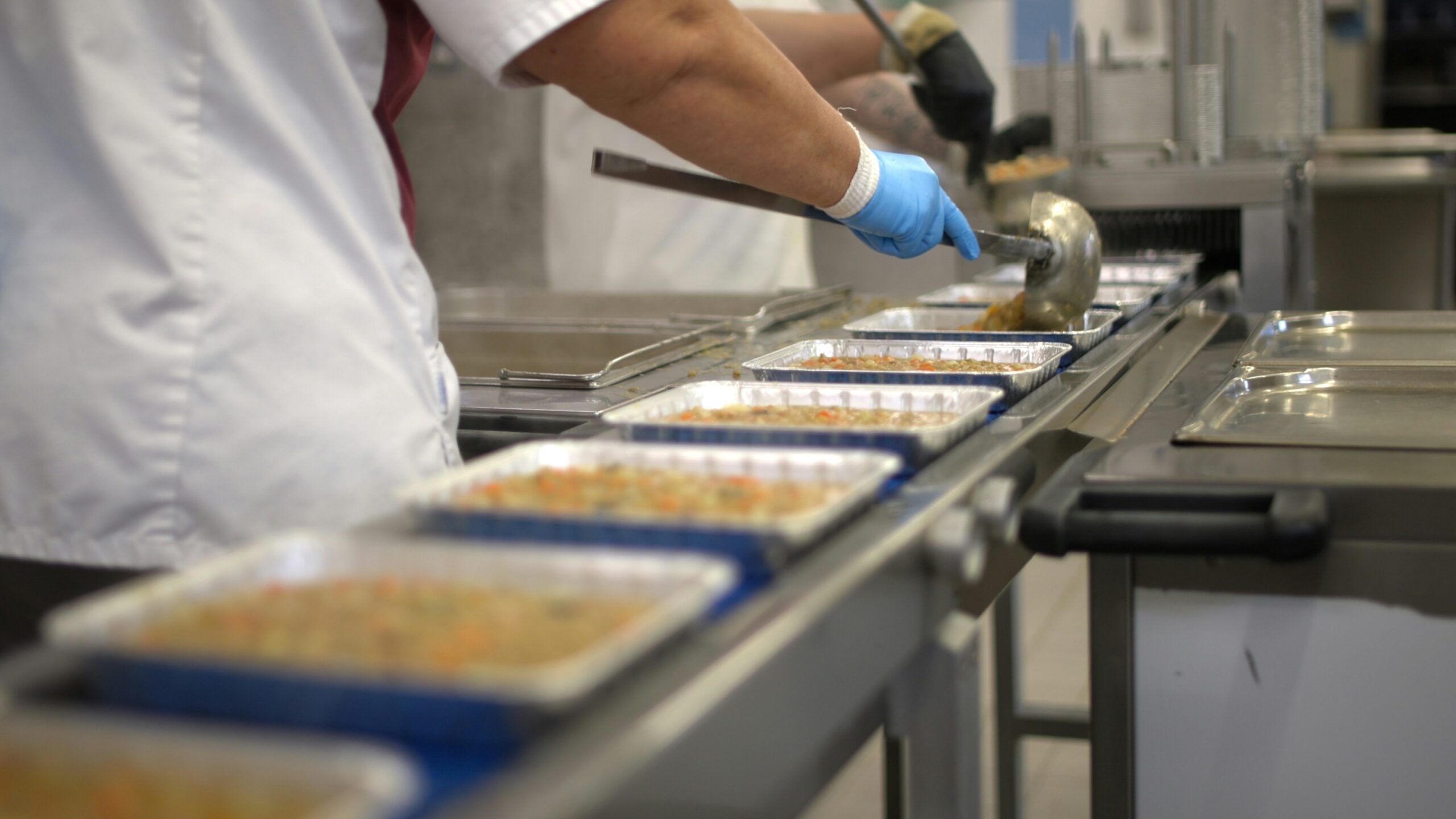 Por qué las colectividades no saben cuánto excedente alimentario generan (y por qué eso ya es un problema)